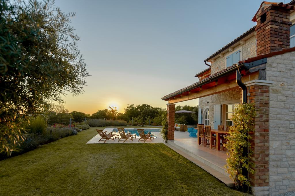 Villa Rajski Dvori Sveti Lovreč Pazenatički Exteriör bild